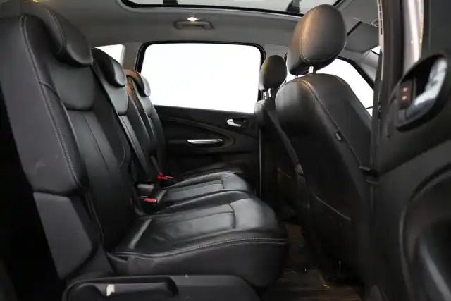 Hopea Tila-auto, Ford S-Max – OXA-857