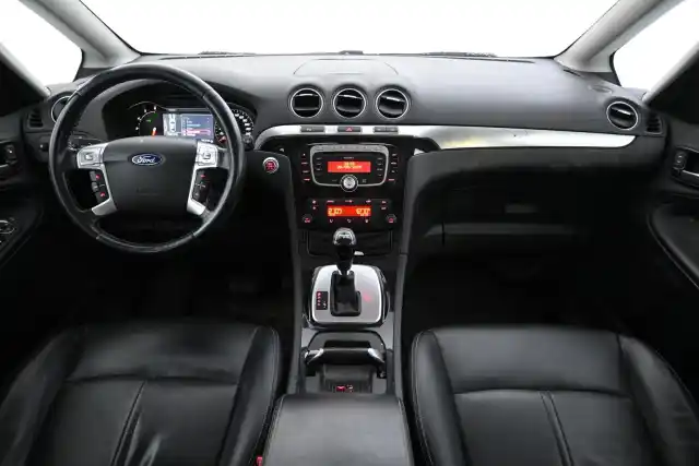 Hopea Tila-auto, Ford S-Max – OXA-857