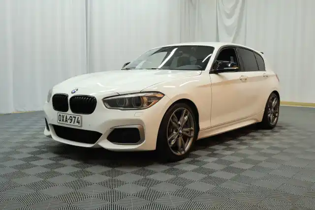 Valkoinen Viistoperä, BMW M140i – OXA-974