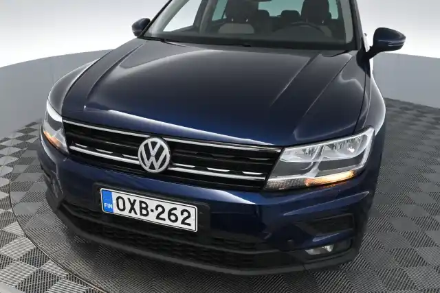 Sininen Maastoauto, Volkswagen Tiguan – OXB-262