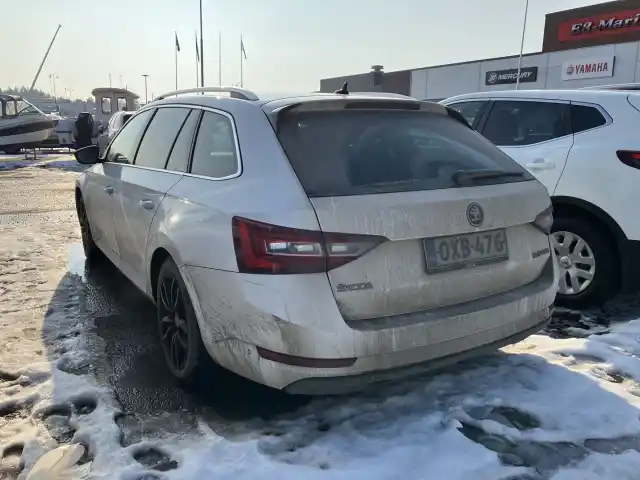 Valkoinen Farmari, Skoda Superb – OXB-476