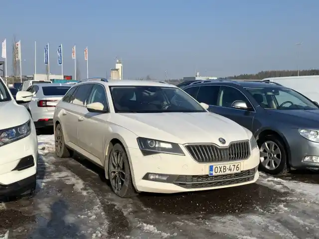 Valkoinen Farmari, Skoda Superb – OXB-476