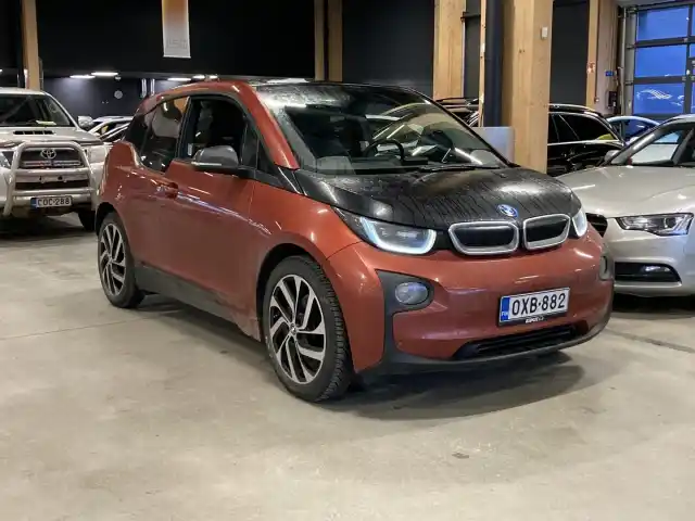 Oranssi Sedan, BMW i3 – OXB-882