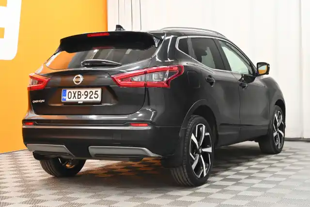 Musta Maastoauto, Nissan Qashqai – OXB-925