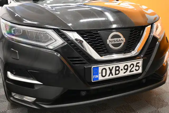 Musta Maastoauto, Nissan Qashqai – OXB-925