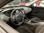 Harmaa Sedan, Jaguar XE – OXC-102, kuva 5