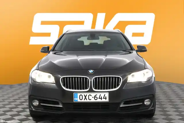 Harmaa Farmari, BMW 530 – OXC-644