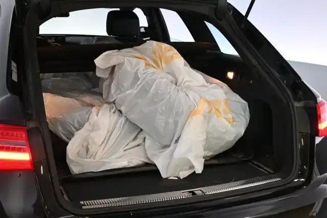 Musta Farmari, Audi A6 – OXC-692