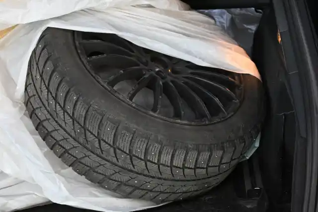 Musta Farmari, Audi A6 – OXC-692