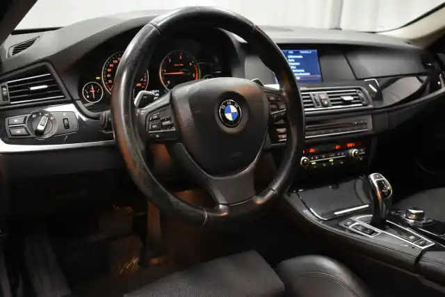 Harmaa Farmari, BMW 520 – OXC-708