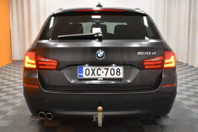 Harmaa Farmari, BMW 520 – OXC-708