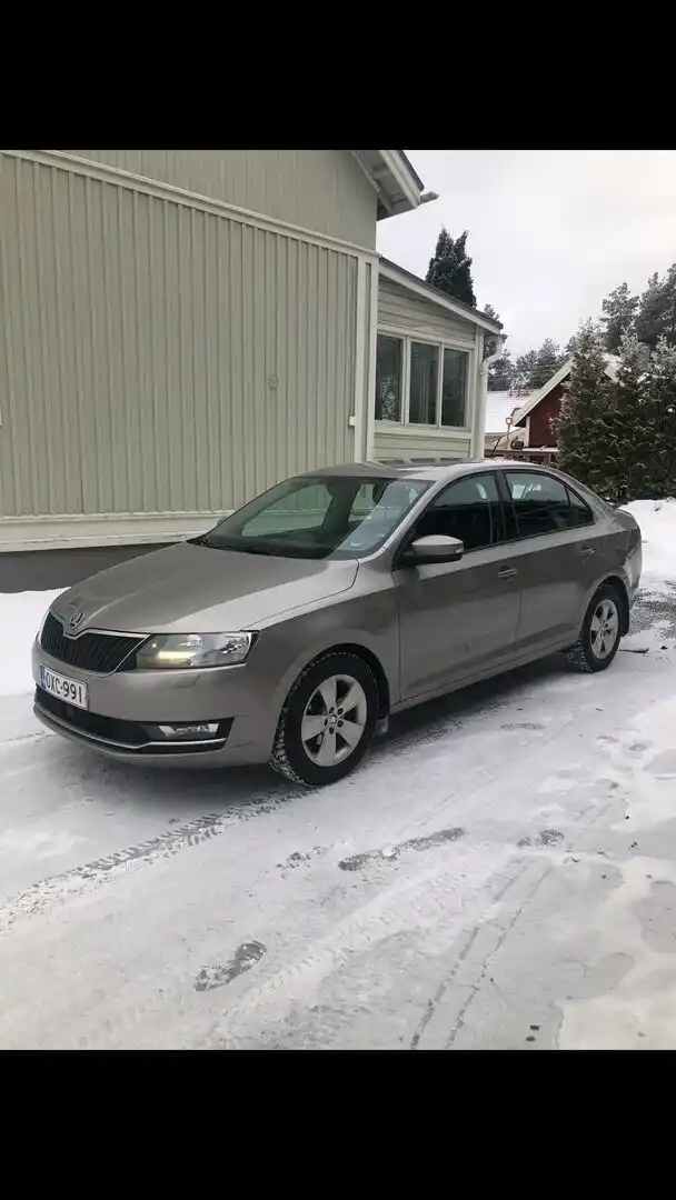 Ruskea (beige) Sedan, Skoda Rapid – OXC-991