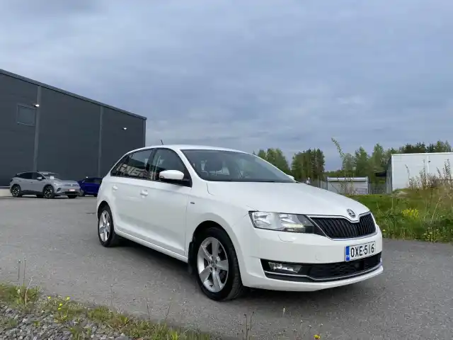 Valkoinen Viistoperä, Skoda Rapid – OXE-516