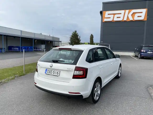 Valkoinen Viistoperä, Skoda Rapid – OXE-516