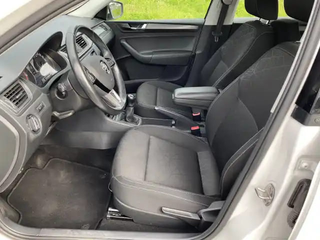 Valkoinen Viistoperä, Skoda Rapid – OXE-516