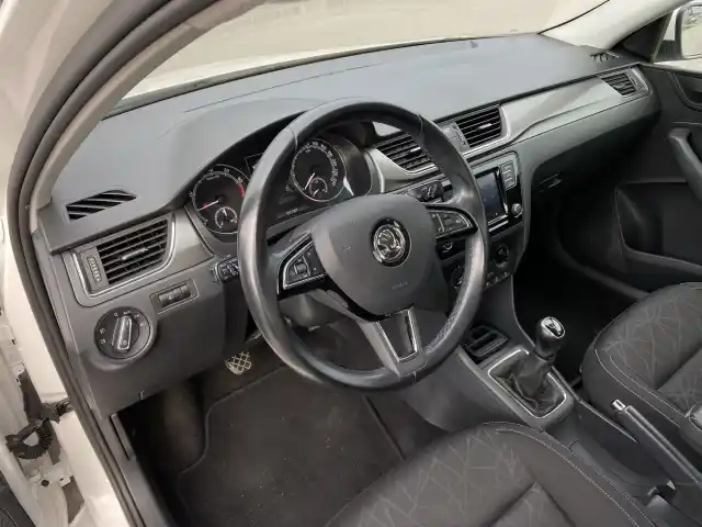 Valkoinen Viistoperä, Skoda Rapid – OXE-516