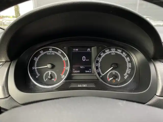 Valkoinen Viistoperä, Skoda Rapid – OXE-516
