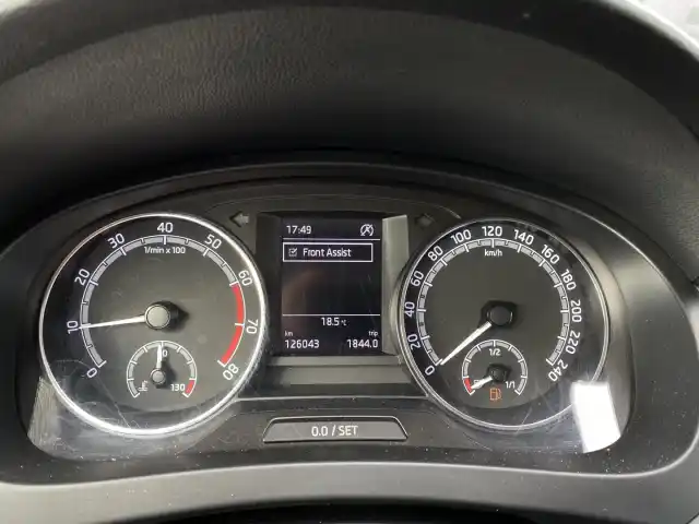 Valkoinen Viistoperä, Skoda Rapid – OXE-516
