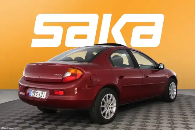 Punainen Sedan, Chrysler Neon – OXG-121