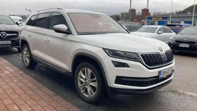 Valkoinen Maastoauto, Skoda Kodiaq – OXH-227