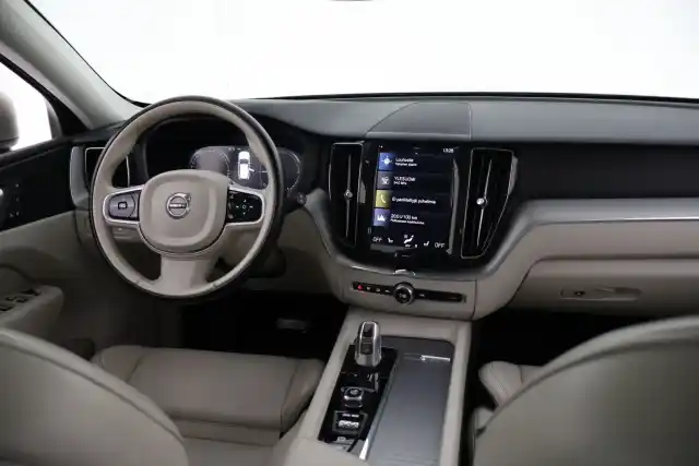 Beige Maastoauto, Volvo XC60 – OXH-357