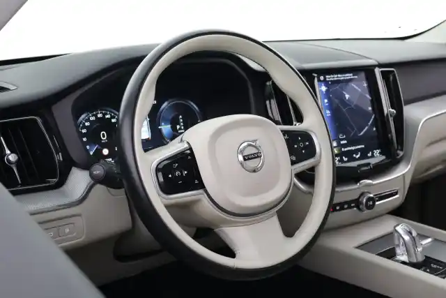 Beige Maastoauto, Volvo XC60 – OXH-357