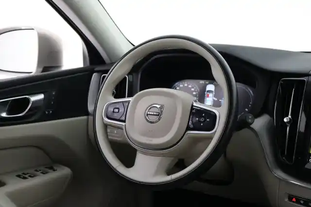 Beige Maastoauto, Volvo XC60 – OXH-357