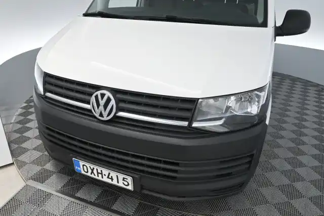 Valkoinen Pakettiauto, Volkswagen Transporter – OXH-415