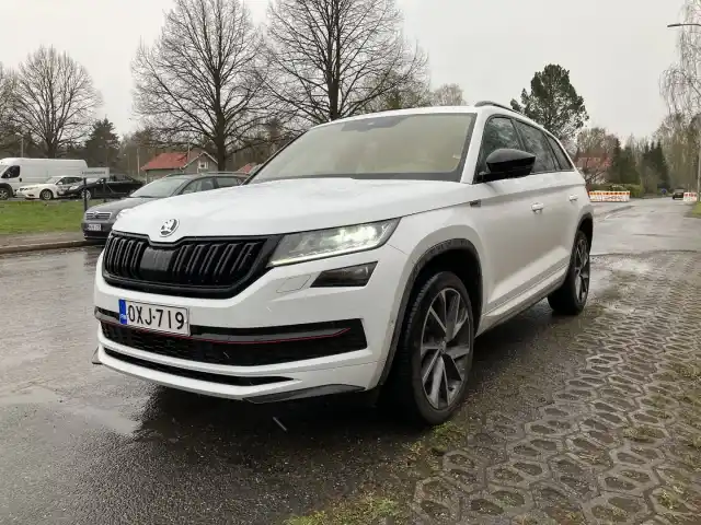 Valkoinen Maastoauto, Skoda Kodiaq – OXJ-719