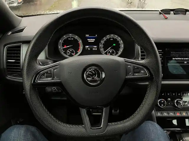 Valkoinen Maastoauto, Skoda Kodiaq – OXJ-719