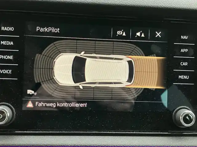 Valkoinen Maastoauto, Skoda Kodiaq – OXJ-719