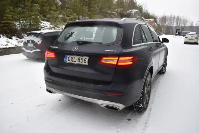 Sininen Maastoauto, Mercedes-Benz GLC – OXL-856