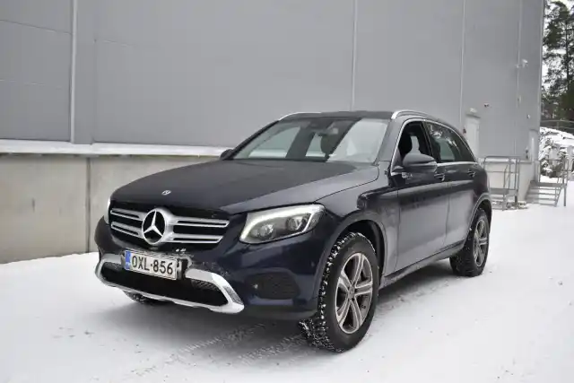 Sininen Maastoauto, Mercedes-Benz GLC – OXL-856