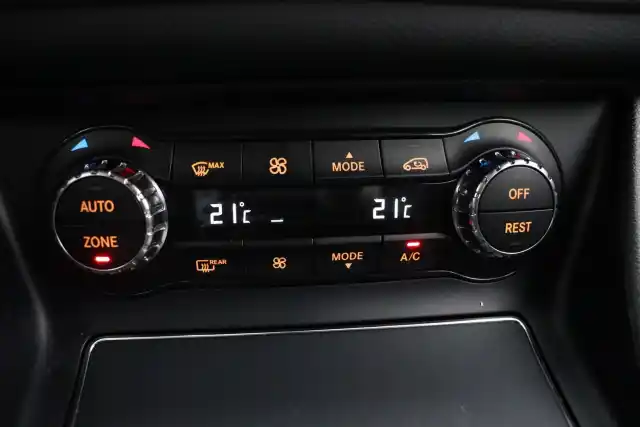 Valkoinen Coupe, Mercedes-Benz CLA – OXL-872
