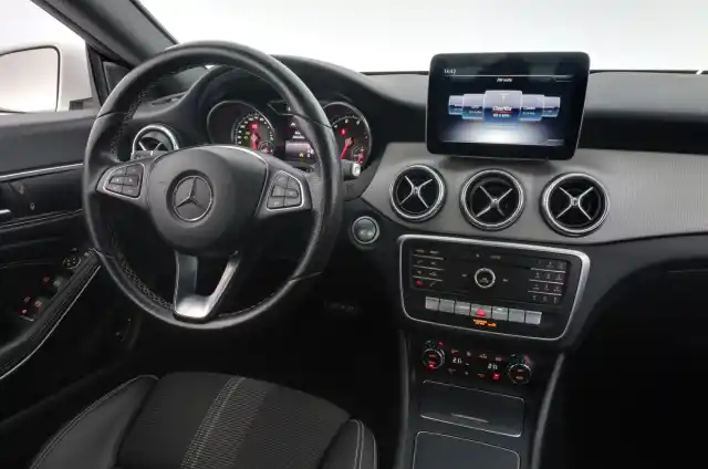 Valkoinen Coupe, Mercedes-Benz CLA – OXL-872