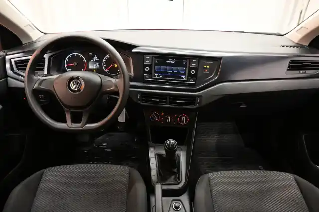 Punainen Viistoperä, Volkswagen Polo – OXL-927