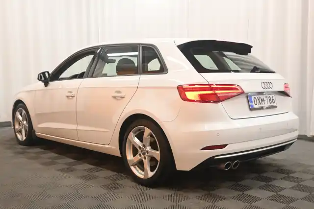 Valkoinen Viistoperä, Audi A3 – OXM-786