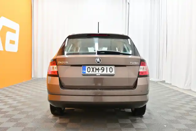 Ruskea Farmari, Skoda Fabia – OXM-910