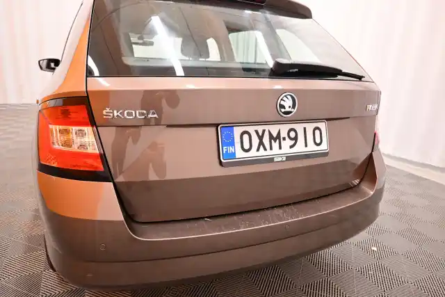 Ruskea Farmari, Skoda Fabia – OXM-910