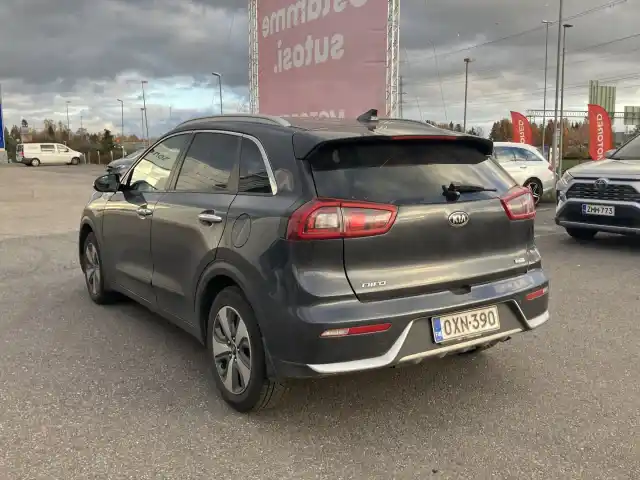 Harmaa Maastoauto, Kia Niro – OXN-390