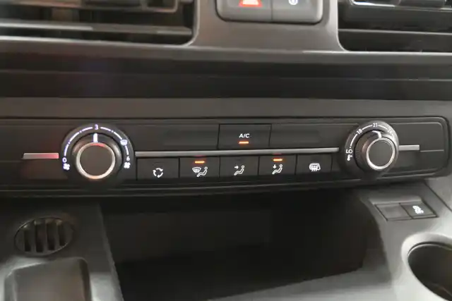 Valkoinen Pakettiauto, Opel Combo – OXO-463