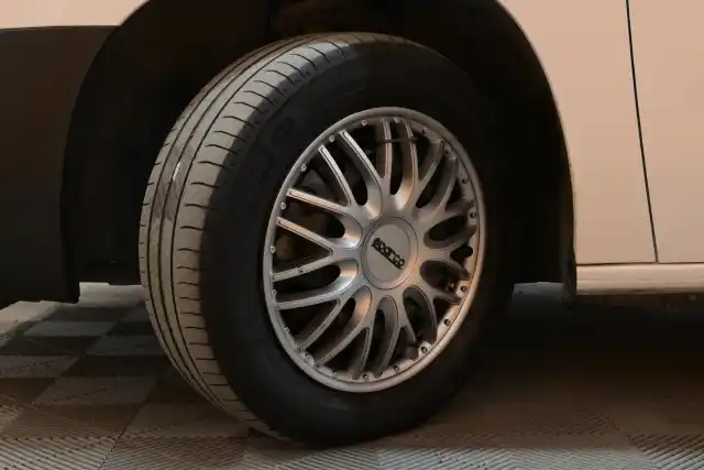 Valkoinen Pakettiauto, Opel Combo – OXO-463