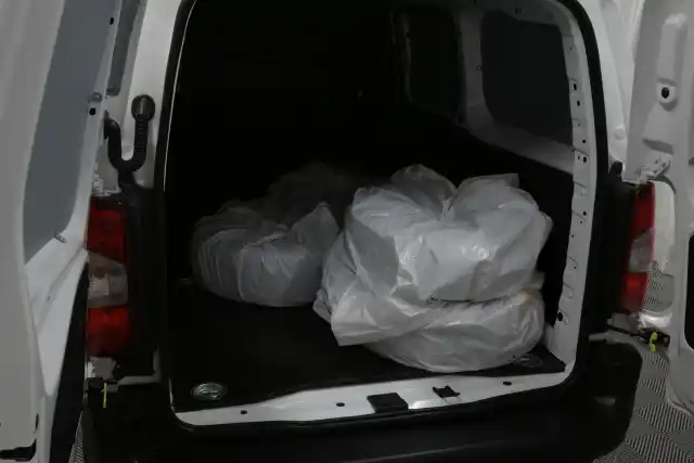 Valkoinen Pakettiauto, Opel Combo – OXO-463