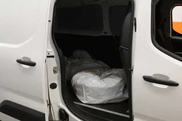 Valkoinen Pakettiauto, Opel Combo – OXO-463