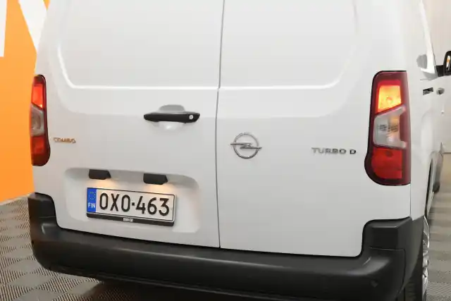 Valkoinen Pakettiauto, Opel Combo – OXO-463