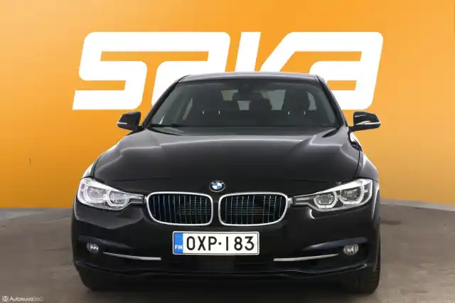 Musta Sedan, BMW 330 – OXP-183