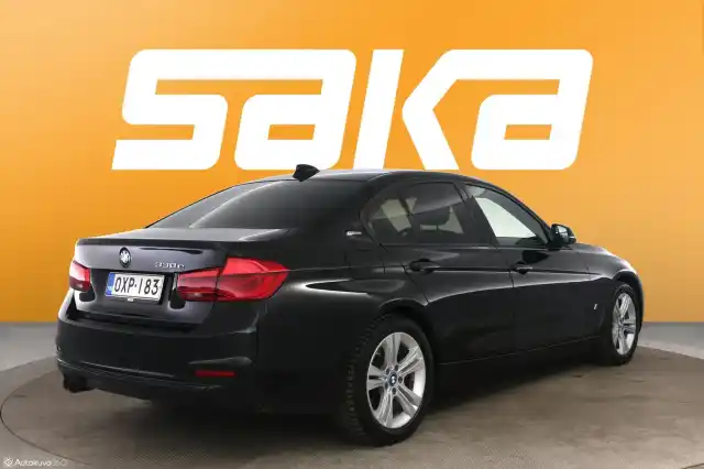 Musta Sedan, BMW 330 – OXP-183