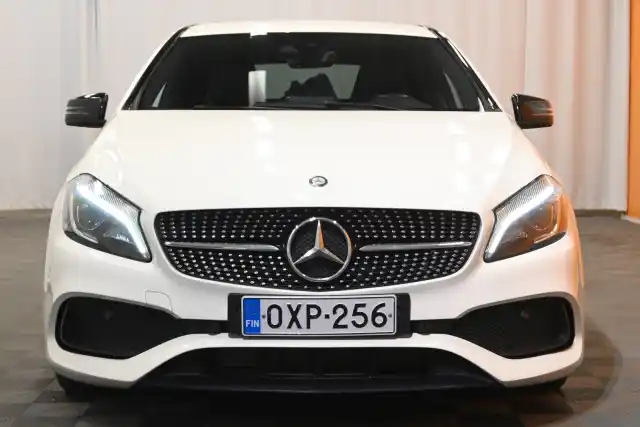 Valkoinen Viistoperä, Mercedes-Benz A – OXP-256