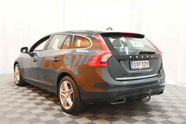 Musta Farmari, Volvo V60 – OXP-329