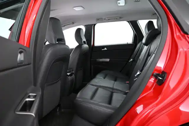 Punainen Farmari, Volvo V50 – OXP-394